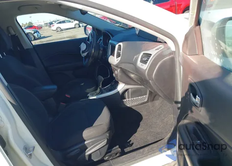 2019 Jeep Compass Upland Edition 4X4 из США, поврежденный, VIN 3C4NJDAB9KT807942